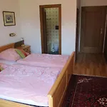 Gaestehaus Leo לינה וארוחת בוקר 3*