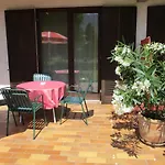 לינה וארוחת בוקר Gaestehaus Leo 3*