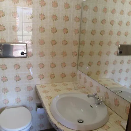 Gaestehaus Leo לינה וארוחת בוקר